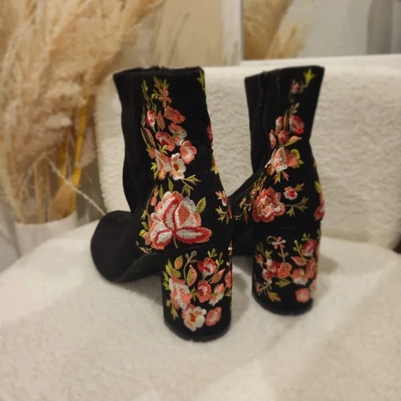 Marks & Spencer Black Floral Heeled Boots - Picture 3 of 5